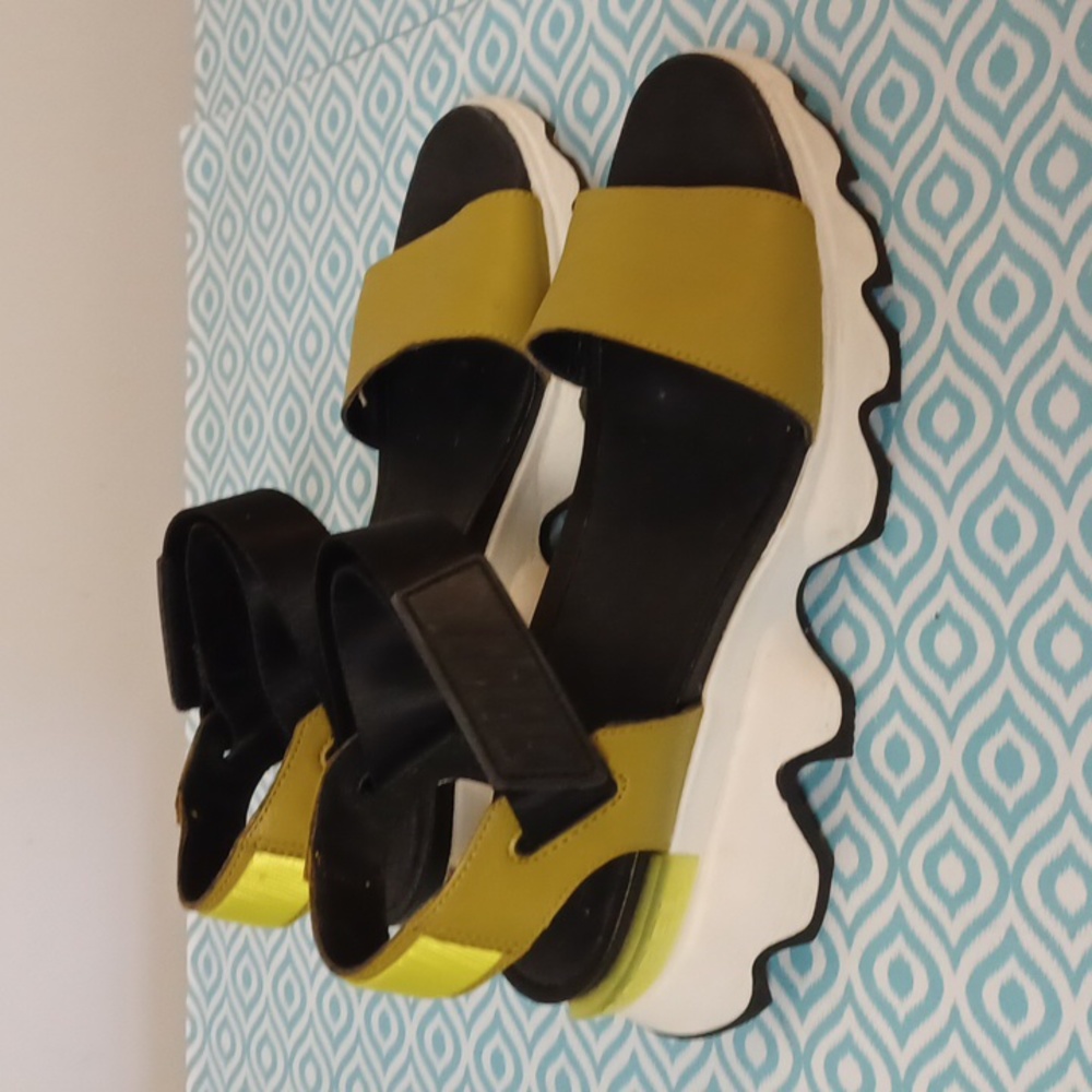 Sorel Lug Sole Kinetic Wedge Sandals Sz 9.5